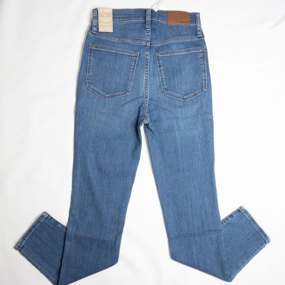11" High-Rise Skinny Jeans in Layne Wash - Picture 11 of 12
